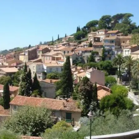 Vue Mer. Domaine Gaou Bénat. Les Mimosas. Appt 1 Ch. 2-4 Pers * Bormes-les-Mimosas